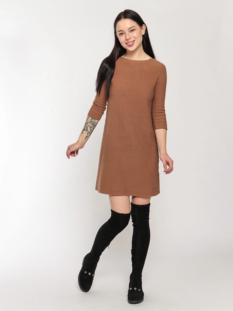 Вязаное платье с рукавом 3/4